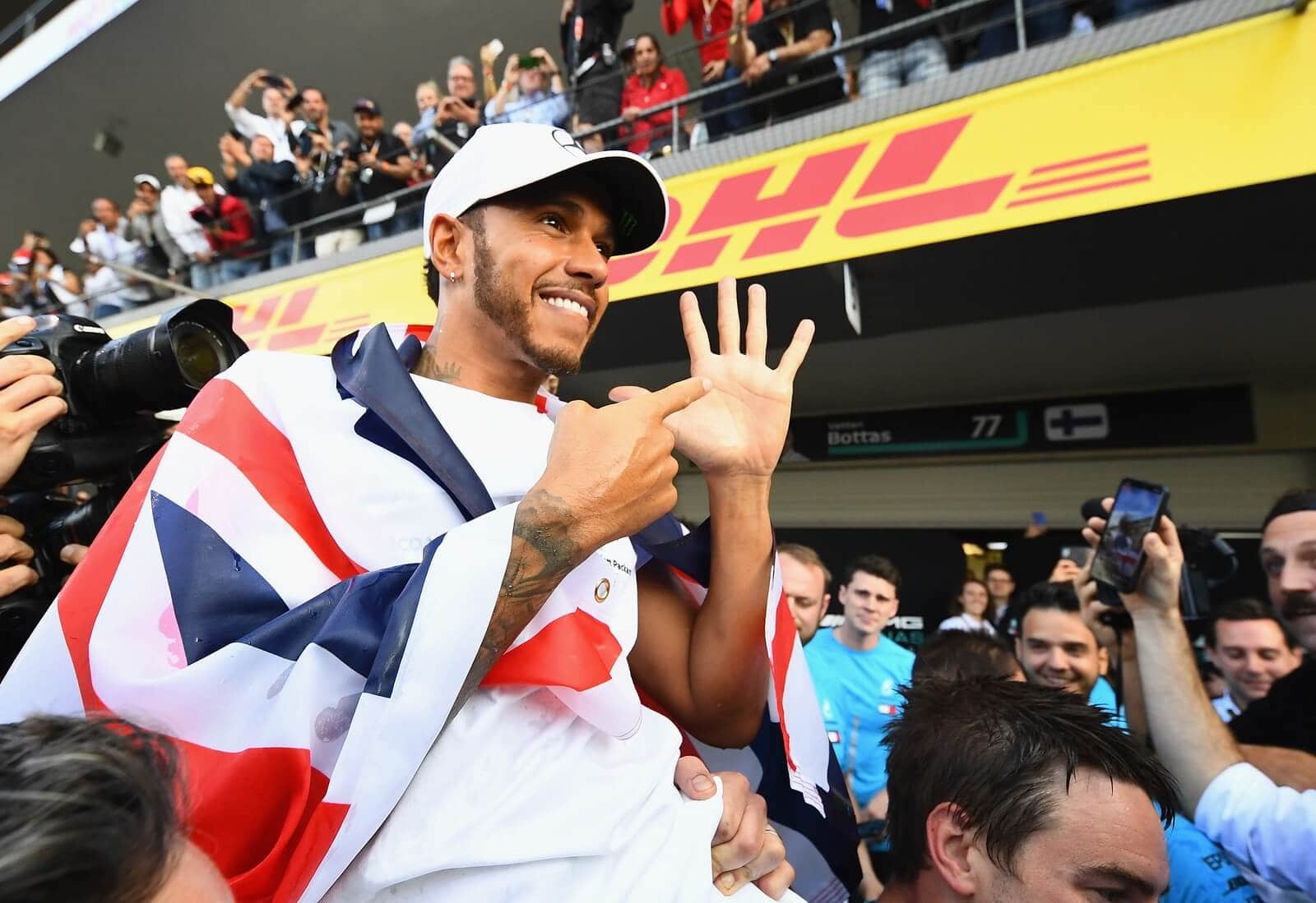 Lewis Hamilton pentacampe&atilde;o da F&oacute;rmula 1