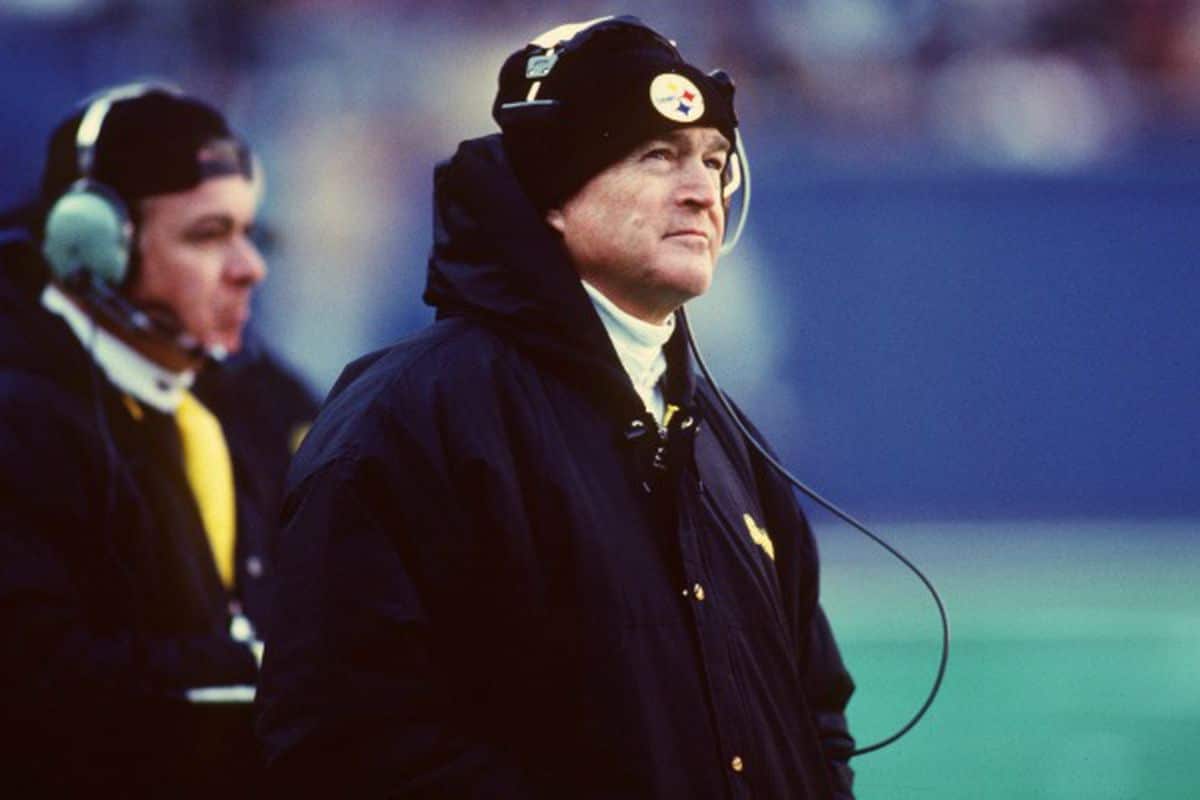Chuck Noll treinador de futebol americano