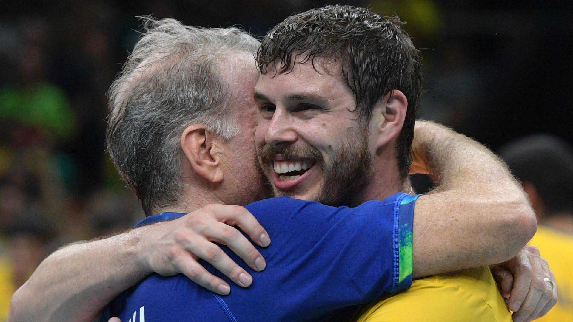 como bruninho começou no volei