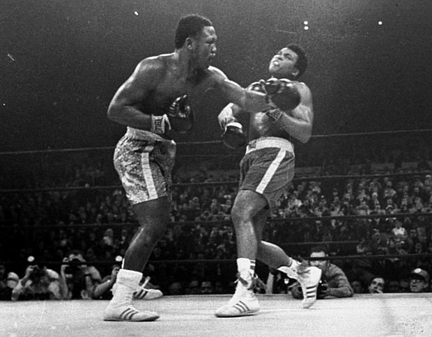 Joe Frazier vence Muhammad Ali