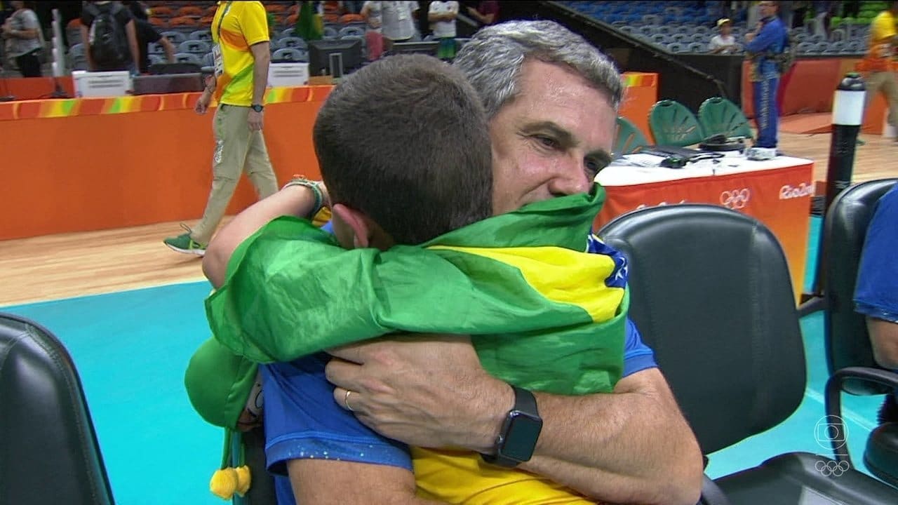 Jos&eacute; Roberto Guimar&atilde;es e neto ap&oacute;s derrota do v&ocirc;lei feminino na Olimp&iacute;ada do Rio