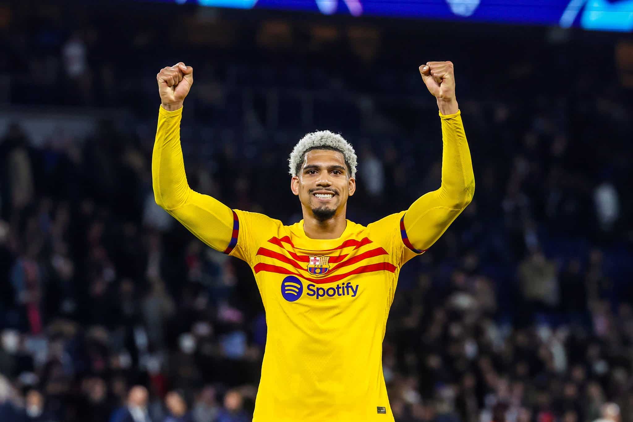 Ronald Ara&uacute;jo pelo Barcelona