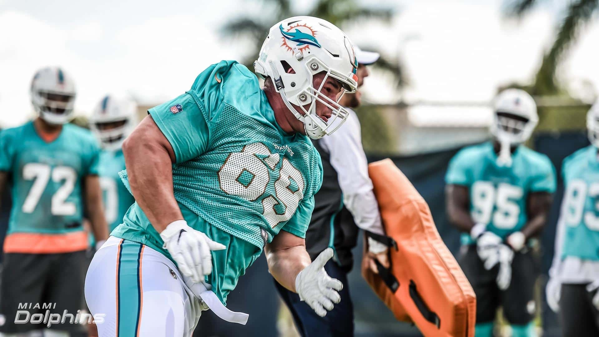 Brasileiro Duz&atilde;o durante treino do Miami Dolphins