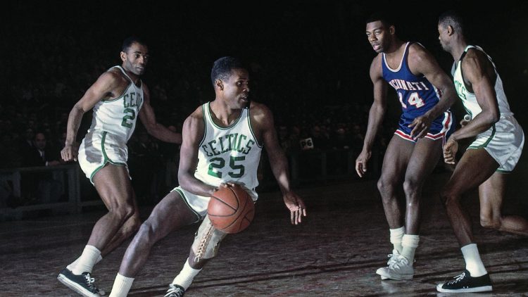 K.C Jones durante jogo do Celtics