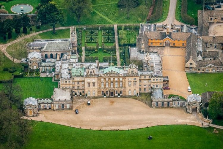 A Badminton House, um dos locais onde surgiu o badminton