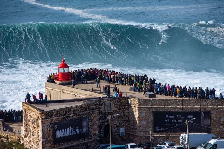 Para ondas gigantes, Nazaré é um dos melhroes picos de surf do mundo
