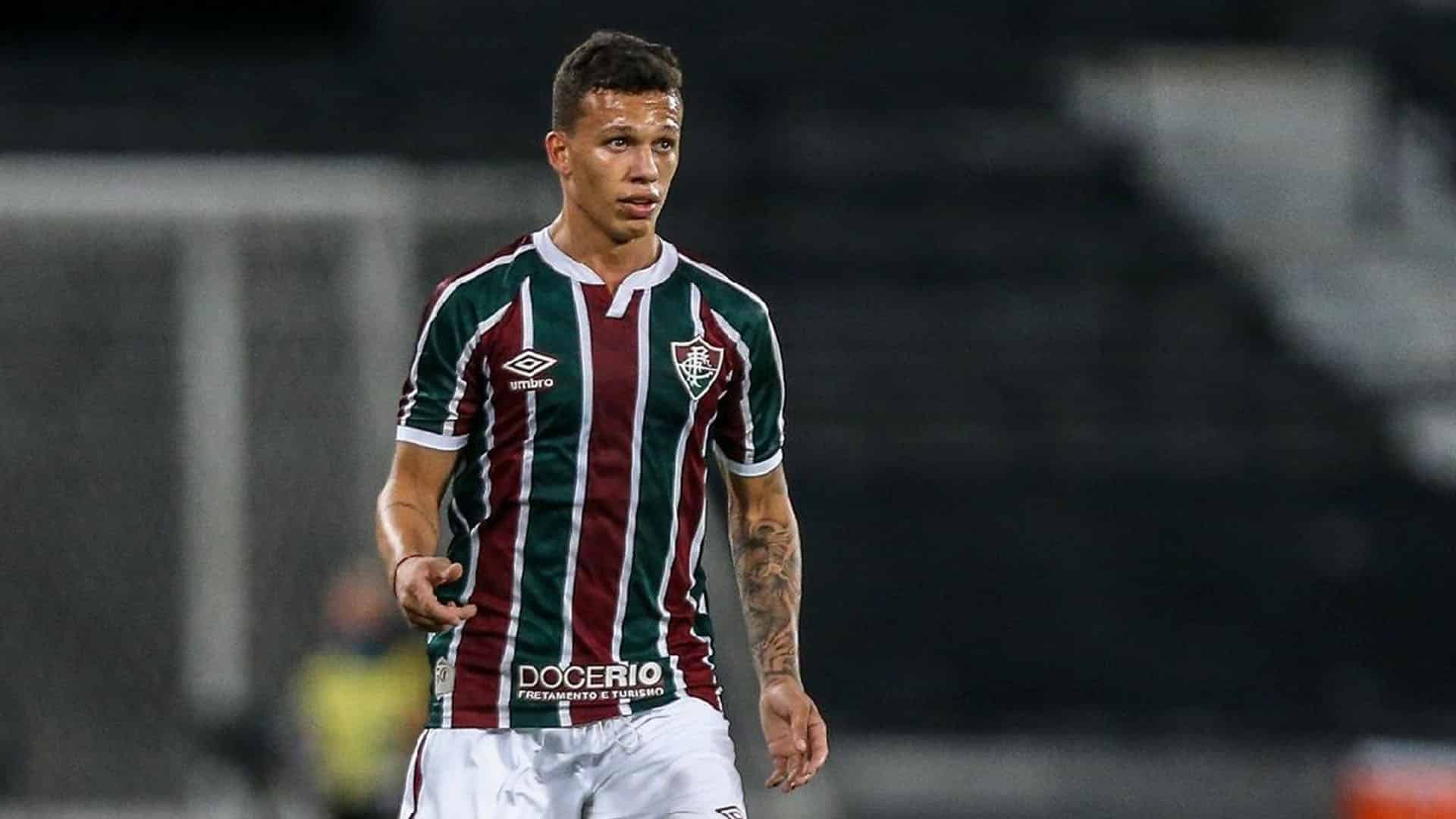 laterais brasileiros do fm