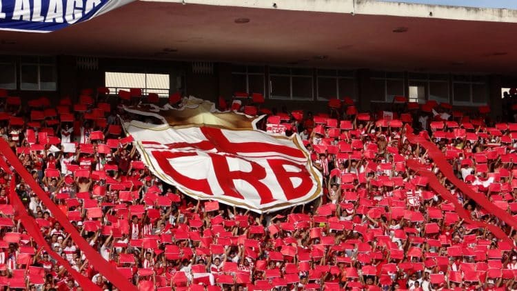 O CRB n&atilde;o tem a maior torcida do Nordeste mas a de Alagoas com certeza
