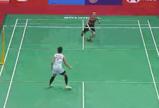 Net Lift, um dos golpes do badminton