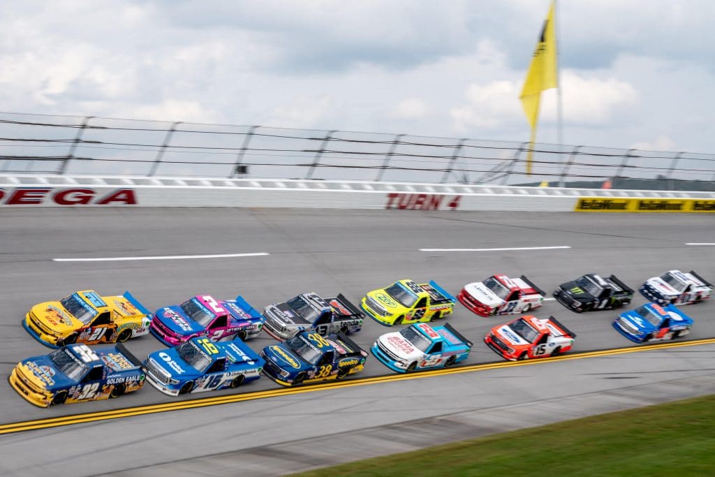 Tate Fogleman vence na Nascar Truck Series em final de prova ca&oacute;tico
