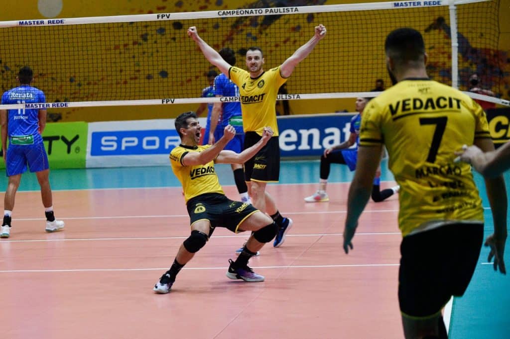 Franco decide, Guarulhos surpreende e abre vantagem sobre o favorito V&ocirc;lei Renata na final do Paulista Masculino