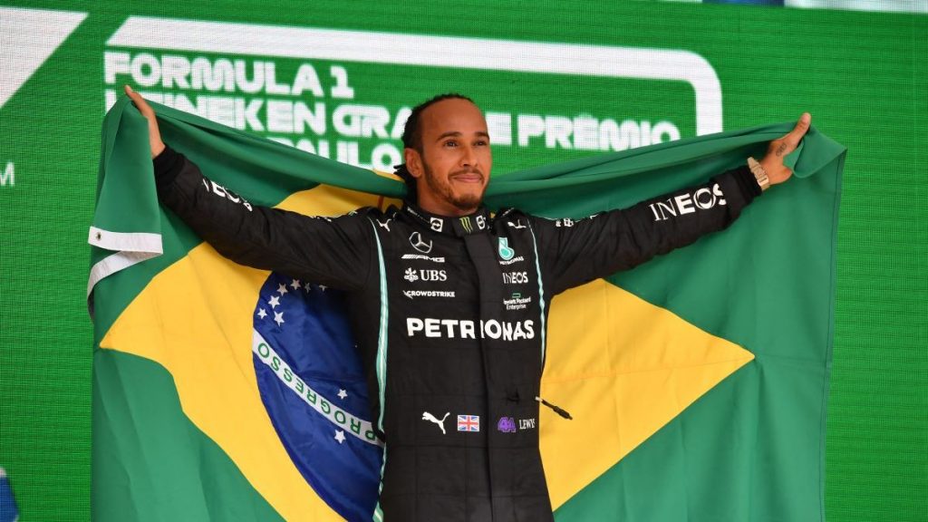 Em duelo emocionante, Hamilton vence o GP de S&atilde;o Paulo