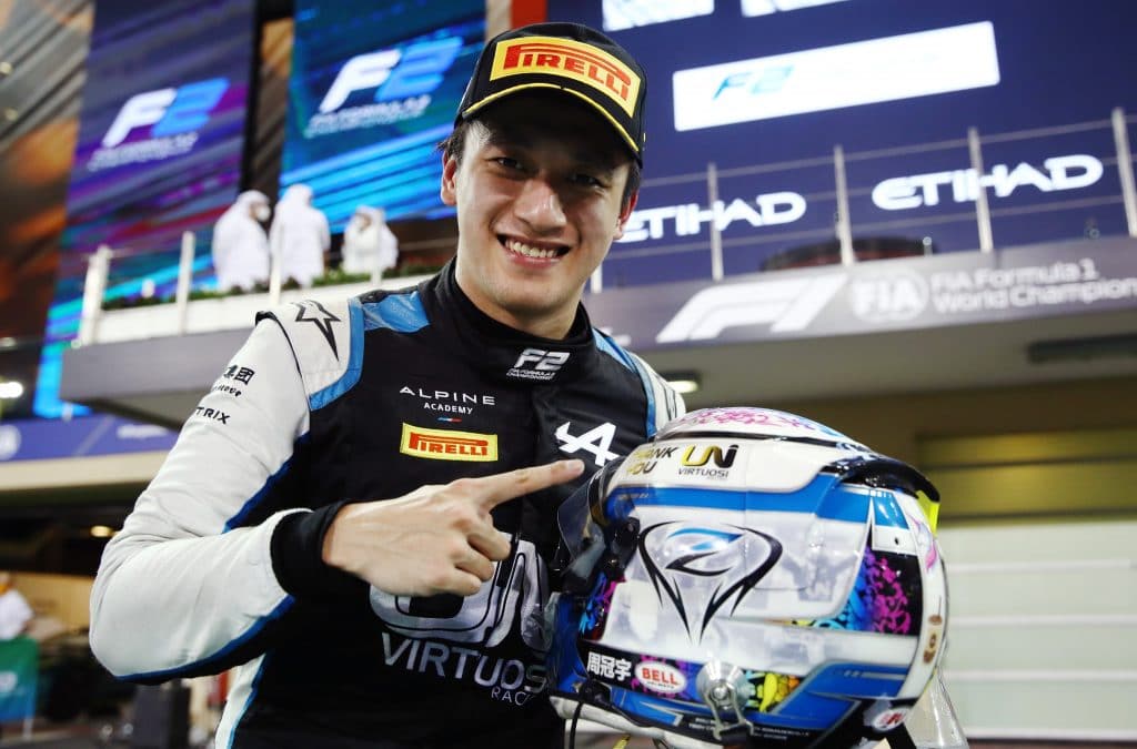 F&oacute;rmula 2: Zhou vence prova repleta de incidentes