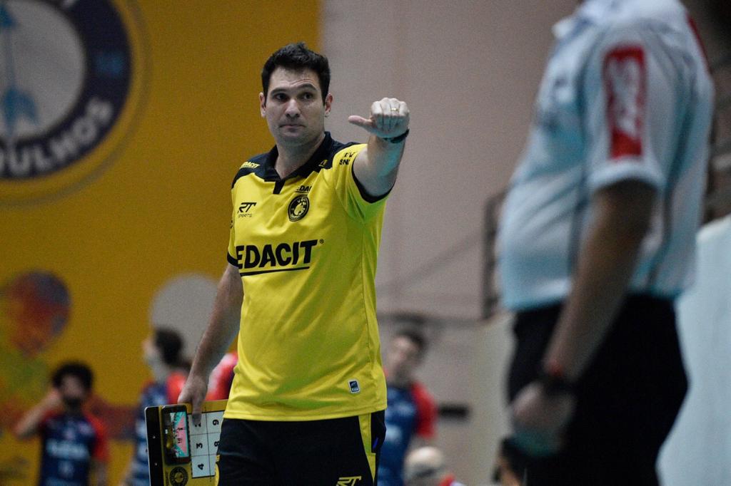 &lsquo;Vamos para cima&rsquo;, diz t&eacute;cnico do Guarulhos sobre Cruzeiro em exclusiva