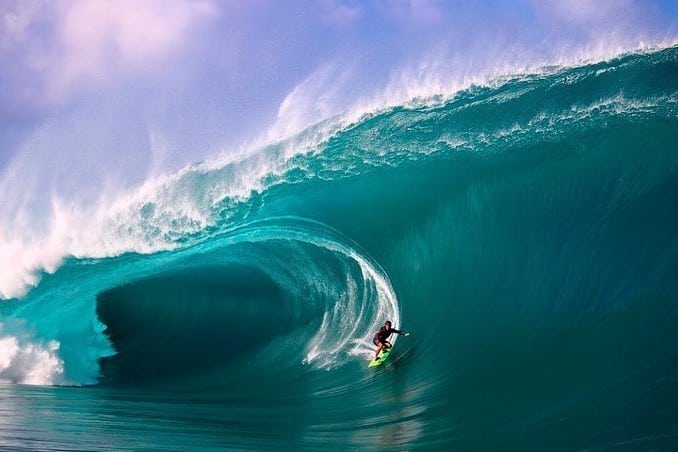 Ondas perfeitas e alguns cr&acirc;nios quebrados
