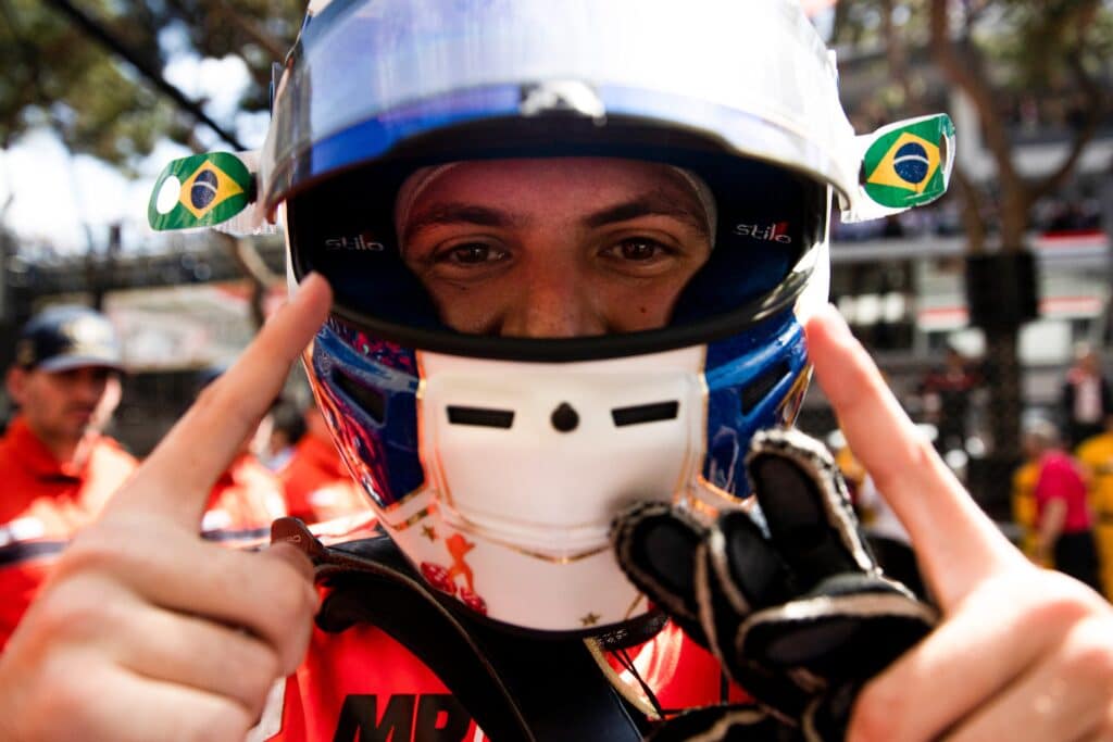 Com homenagem a Senna, Drugovich vence o GP de M&ocirc;naco na F2