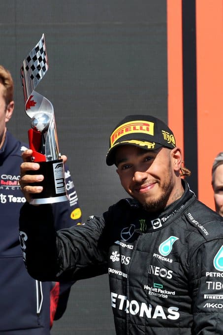Ap&oacute;s p&oacute;dio no Canad&aacute;, Hamilton volta a acreditar em Mercedes