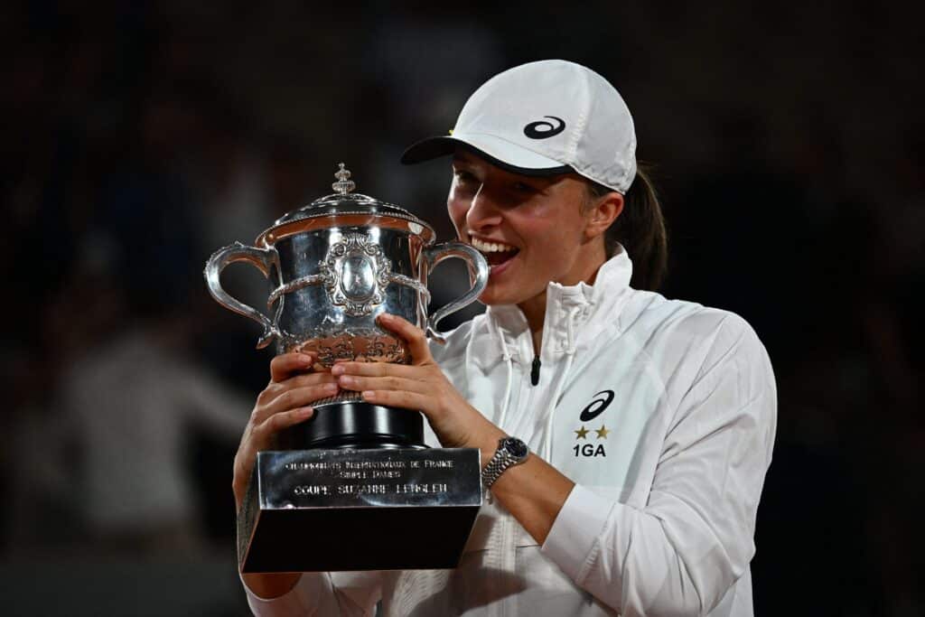 Iga Swiatek &eacute; bicampe&atilde; de Roland Garros