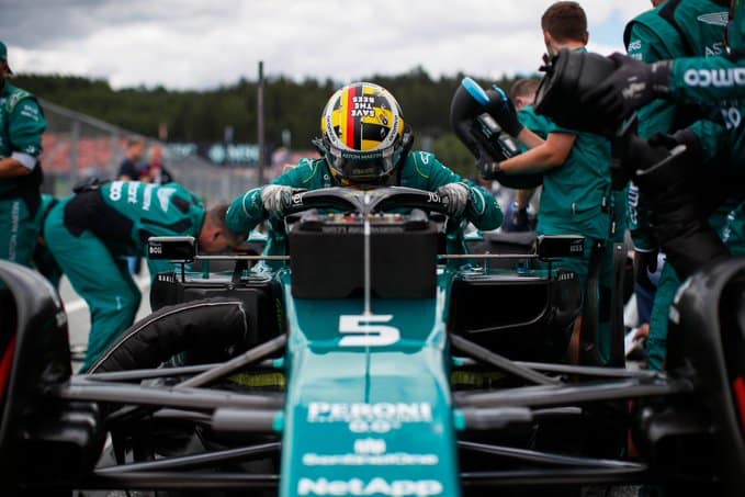 Aston Martin dever&aacute; definir futuro de Vettel ap&oacute;s pausa de ver&atilde;o