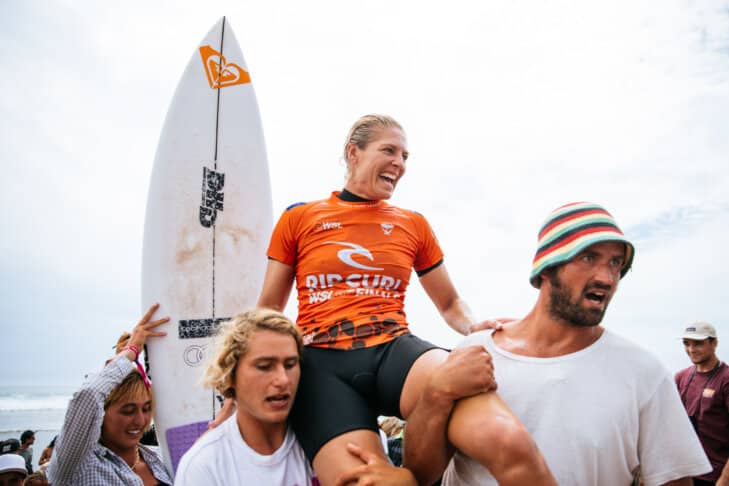 Stephanie Gilmore &eacute; campe&atilde; da WSL em 2022