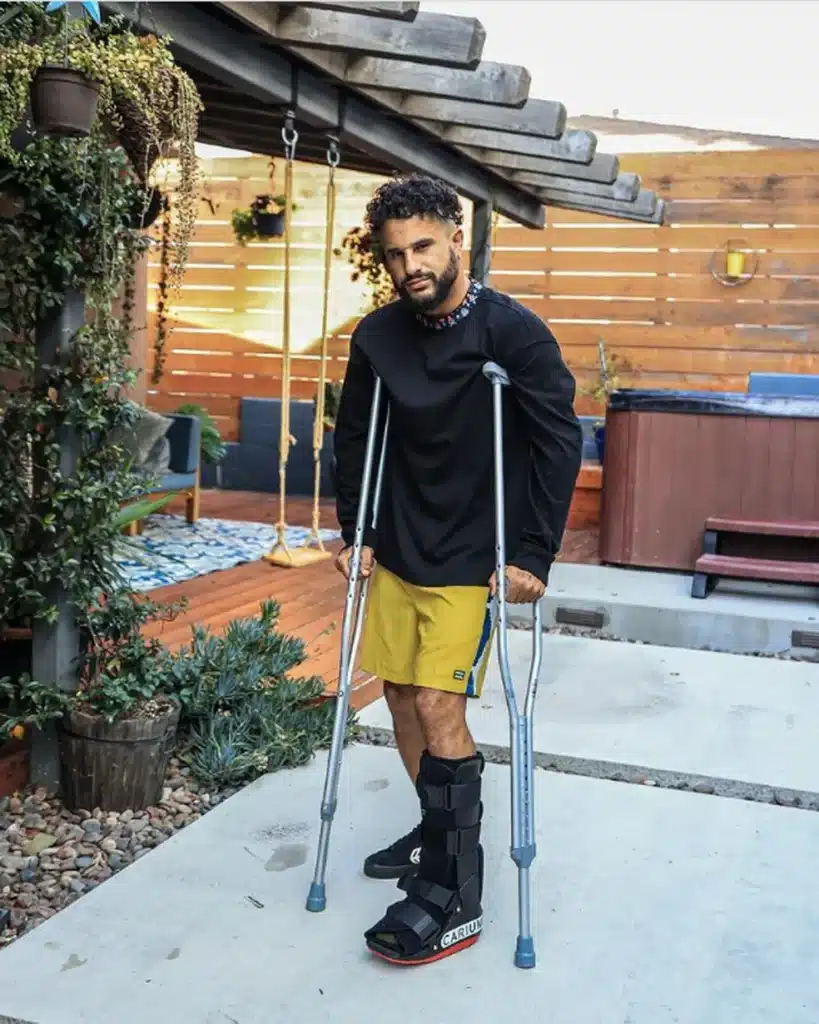 Italo Ferreira revela que surfou lesionado a WSL Finals