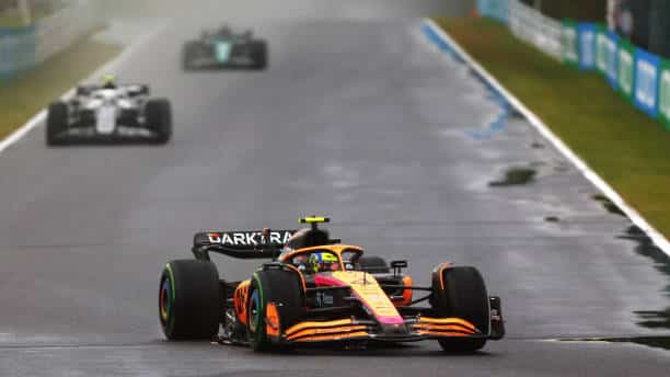 Debaixo de muita chuva, McLaren perde posi&ccedil;&atilde;o para Alpine