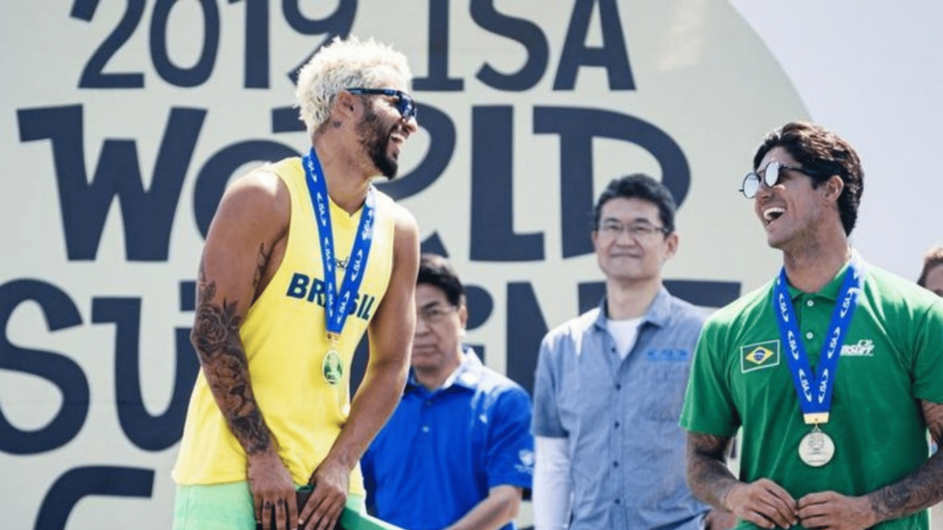 Gabriel Medina zoa Italo Ferreira em novo post: “Cabelo foi pra máquina”