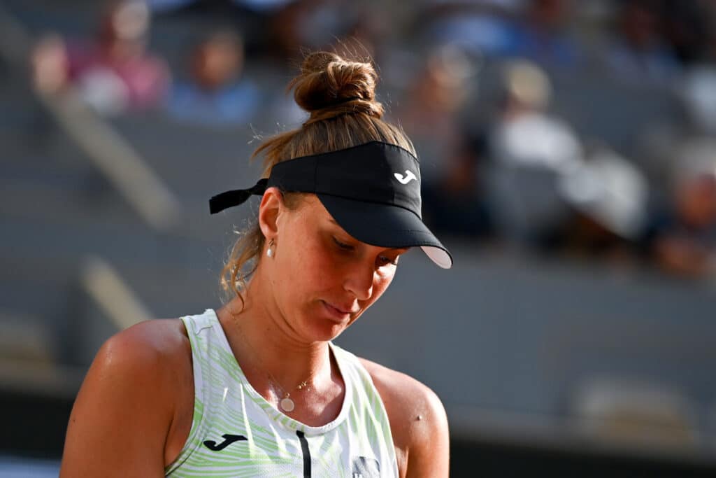 N&Atilde;O DEU! Iga Swiatek derrota Bia Haddad e vai &agrave; final de Roland-Garros 2023