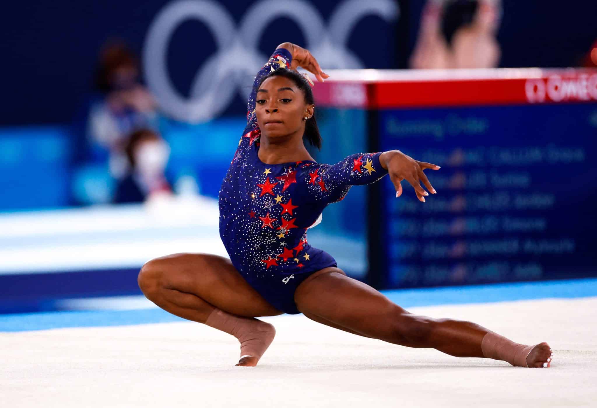 Simone Biles surpreende e ensaia a sua volta na gin&aacute;stica