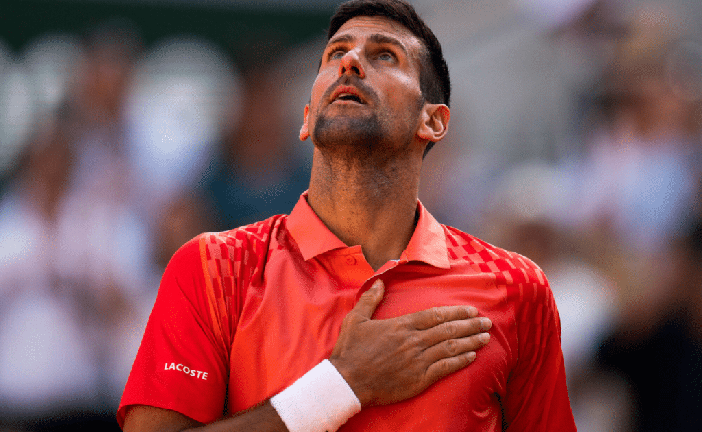 Com direito a les&atilde;o, Djokovic &eacute; finalista em Roland Garros