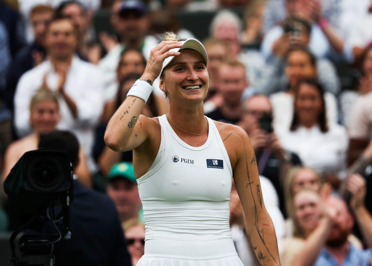 Vondrousova faz jogo fant&aacute;stico e vai &agrave; final de Wimbledon