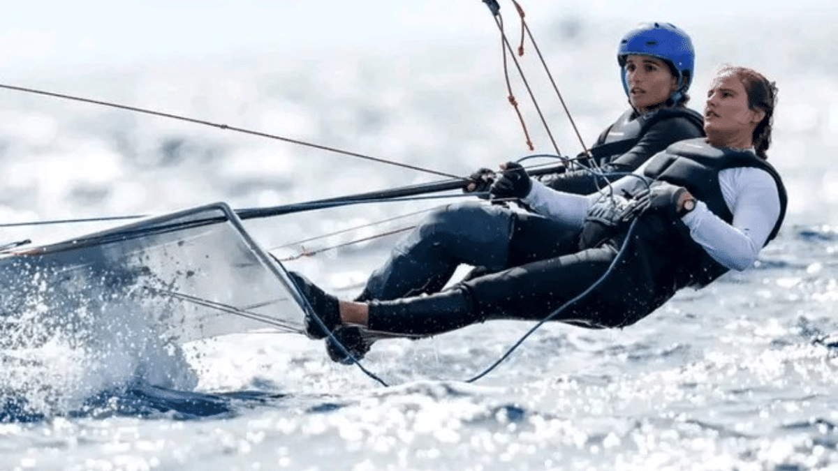 Paris 2024: Martine Grael e Kahena Kunze vencem prata no Teste de Vela Ol&iacute;mpico