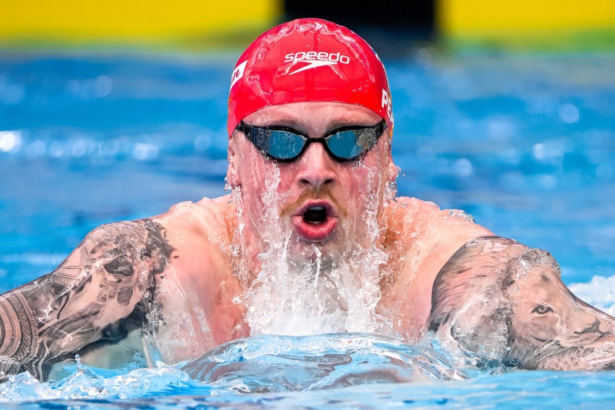 Adam Peaty, medalhista Ol&iacute;mpico, leva pontos ap&oacute;s brigar com colega de sele&ccedil;&atilde;o