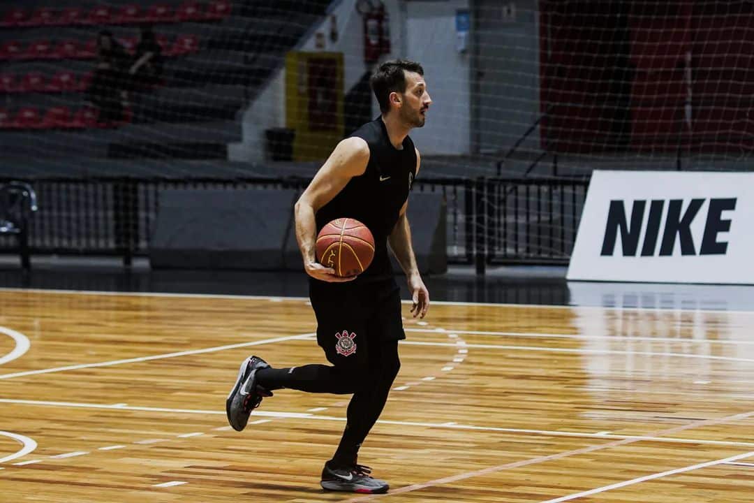 Elinho aponta falha determinante do Corinthians na final