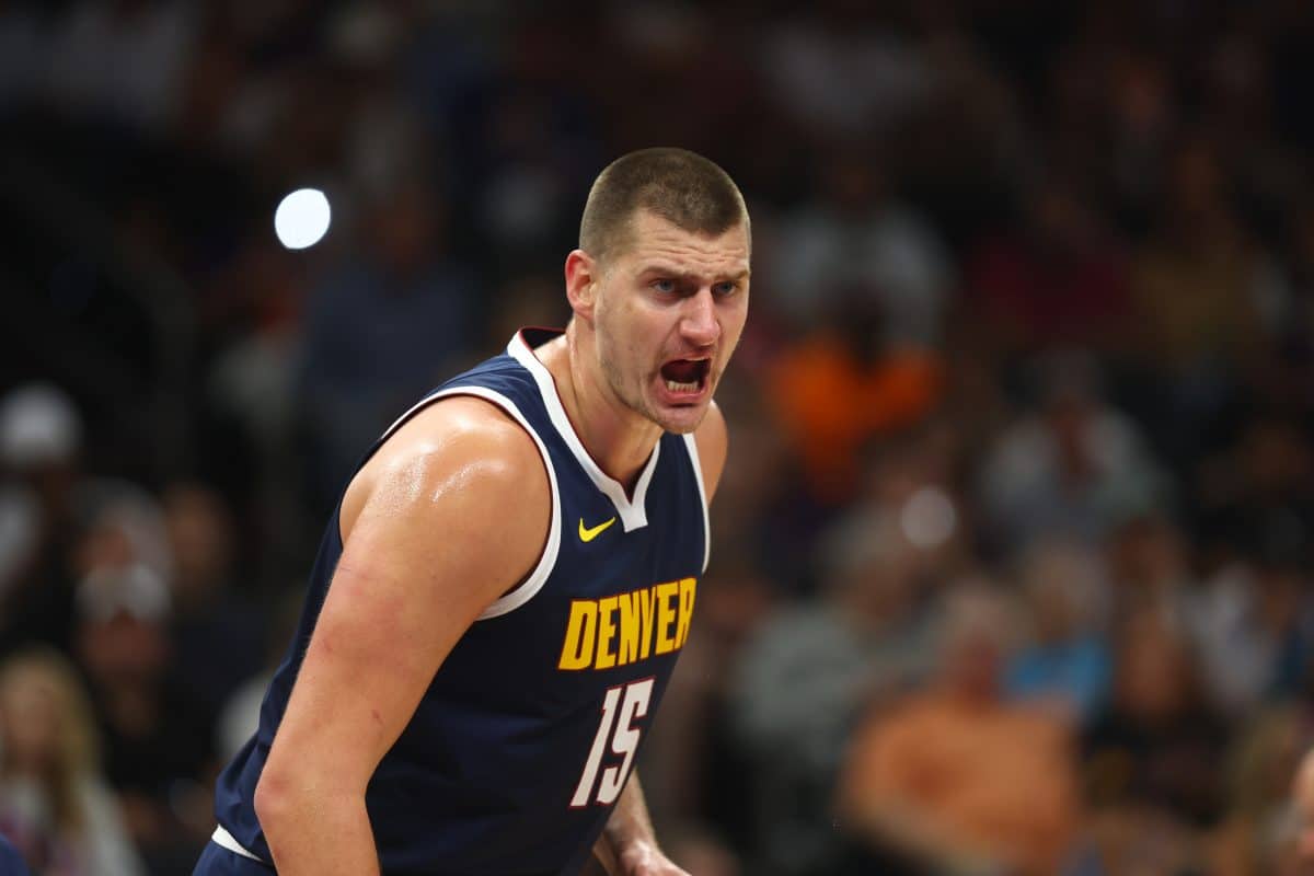 Nikola Jokic &eacute; eleito o grande piv&ocirc; da NBA para 2023/2024