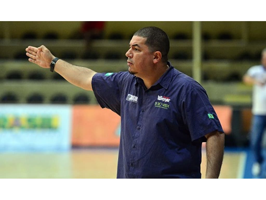 Brasil tem novo comando t&eacute;cnico na equipe sub-17