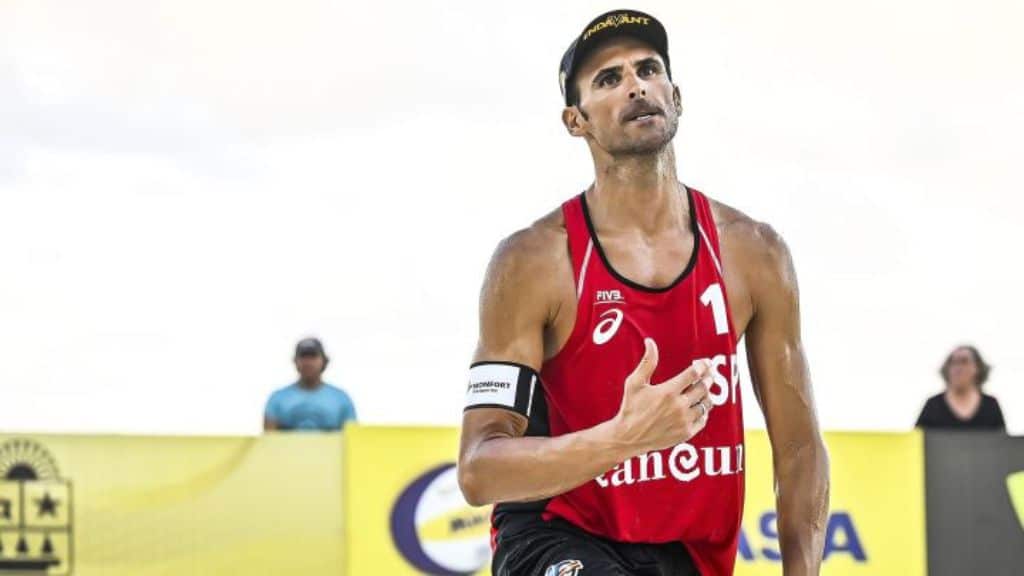 Atleta mexicano se aproxima de bater recorde e escrever o nome na hist&oacute;ria do v&ocirc;lei de praia