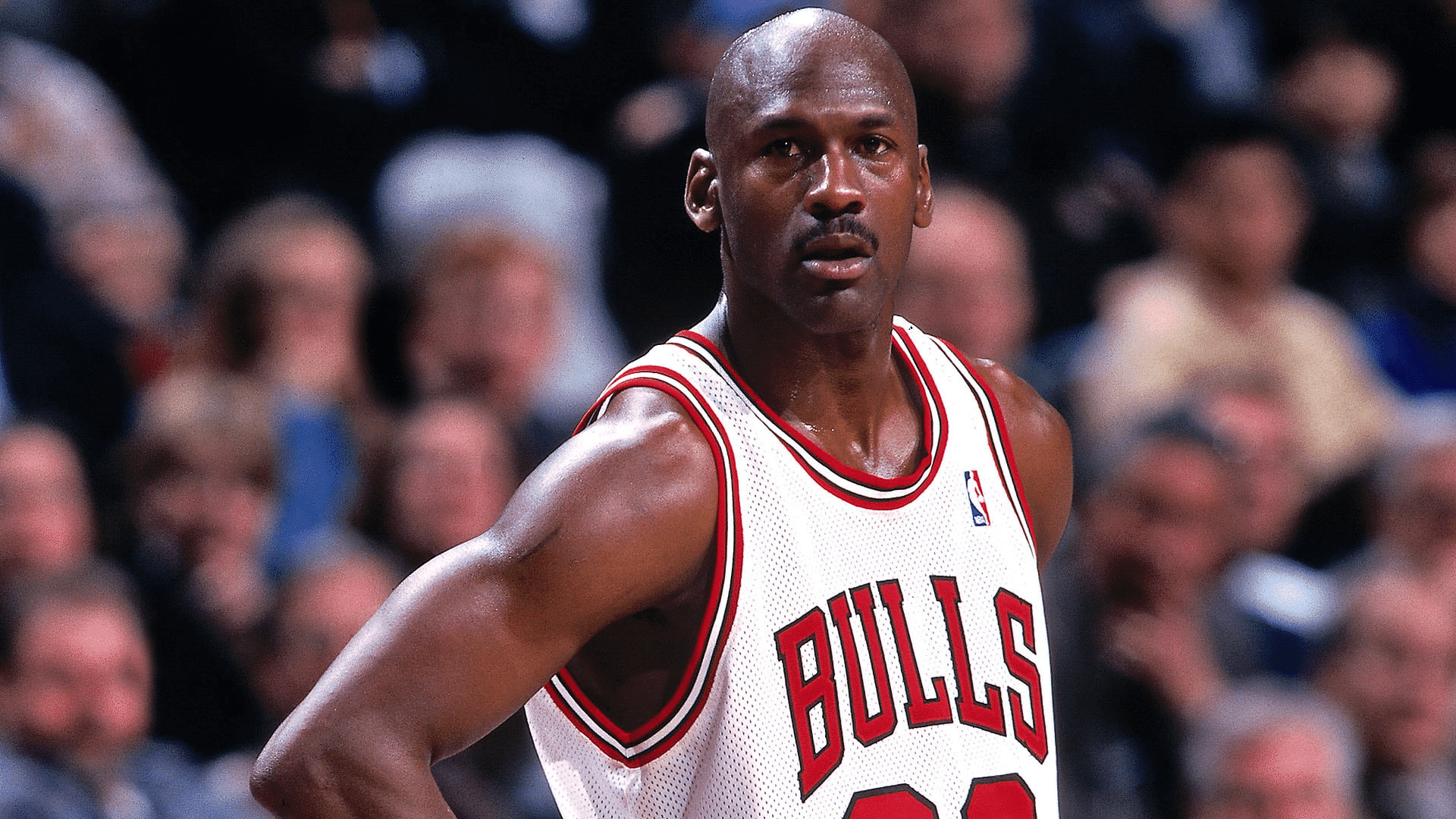 Michael Jordan possui 5 pr&ecirc;mios de MVP da temporada regular da NBA