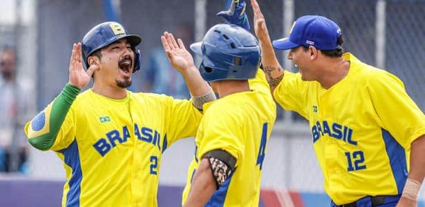 VIT&Oacute;RIA HIST&Oacute;RICA! Brasil mant&eacute;m chance de medalha no beisebol