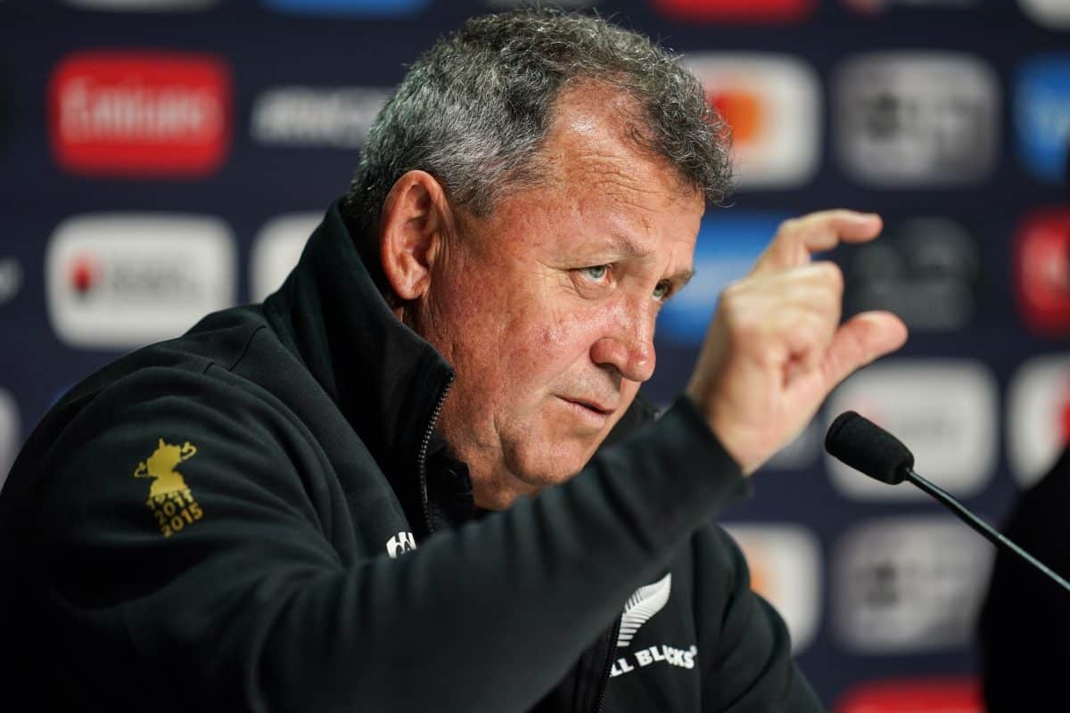 Fam&iacute;lia do ex-t&eacute;cnico do All Blacks &eacute; amea&ccedil;ada com faca na Copa do Mundo de Rugby