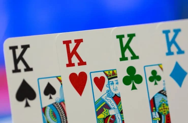 Baralho de 4 cores divide opini&otilde;es: o que pensam os jogadores de Poker?