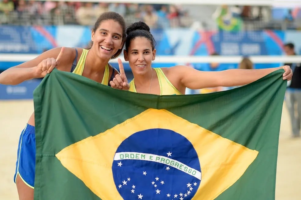 H&aacute; esperan&ccedil;a! Bronze no Finals de V&ocirc;lei de Praia, Duda e Ana Patr&iacute;cia recebem boa not&iacute;cia