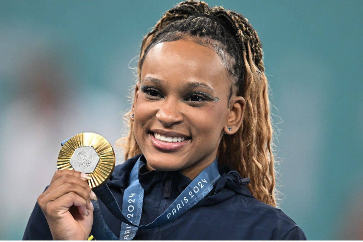 Rebeca Andrade revela sentimento de alcan&ccedil;ar patamar de Senna, Pel&eacute; e Guga: &ldquo;Me esforcei muito&rdquo;