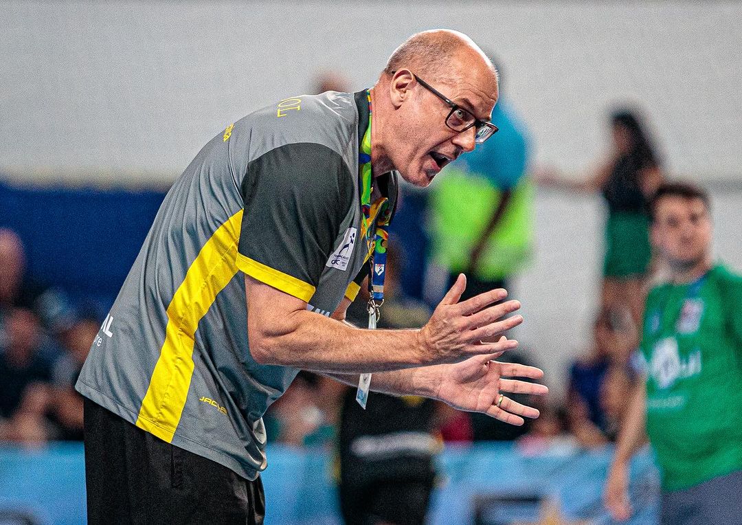 Campe&atilde;o Mundial pela Sele&ccedil;&atilde;o Brasileira, Morten Soubak projeta futuro no Praia Clube ap&oacute;s conquista in&eacute;dita no Handebol