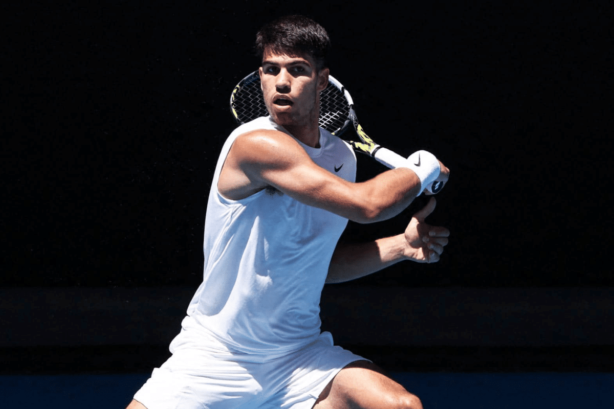 Alcaraz come&ccedil;a devagar, mas domina Richard Gasquet na 1&ordf; rodada do Australian Open 2024