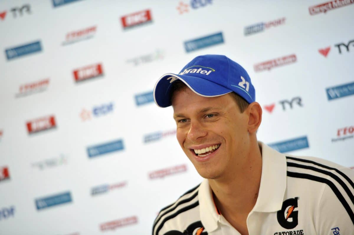 (V&iacute;deo) Campe&atilde;o ol&iacute;mpico, C&eacute;sar Cielo ensina como fazer bolha de argola na &aacute;gua