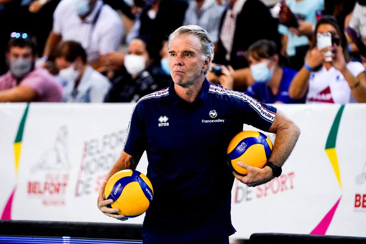 Bernardinho n&atilde;o se cala ap&oacute;s elimina&ccedil;&atilde;o do Brasil na VNL: &ldquo;&Eacute; dif&iacute;cil&hellip;&rdquo;