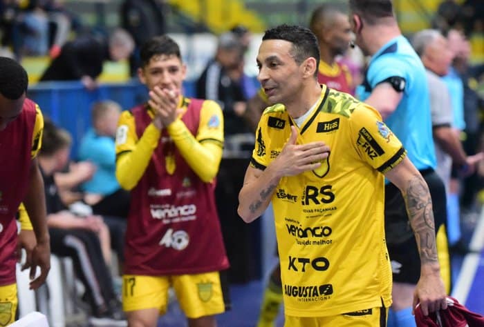 Jogador da Sele&ccedil;&atilde;o Brasileira de futsal que marcou 20 gols em goleada hist&oacute;rica anuncia aposentadoria