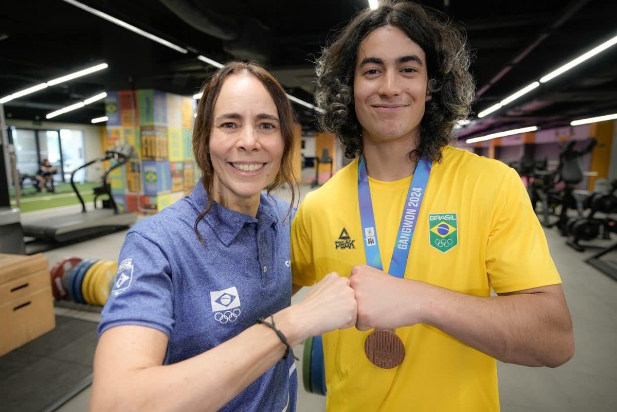 Medalhista do Brasil em Gangwon 2024, Zion Bethonico se encontra com o &iacute;dolo do esporte