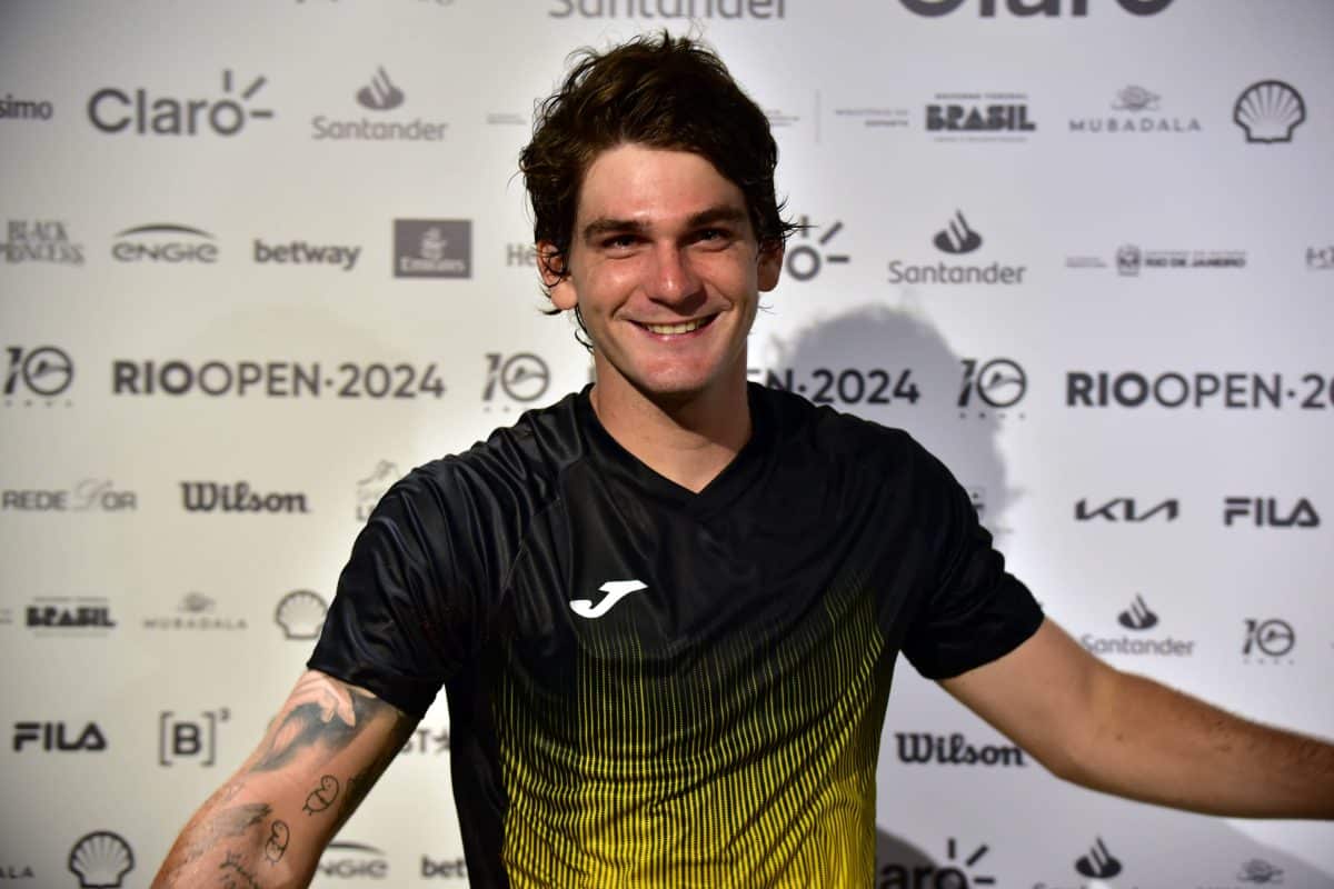 Thiago Wild vence o tempo e advers&aacute;rio na disputa pelo Rio Open 2024